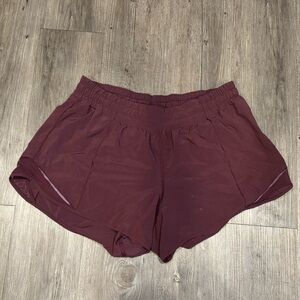 Lululemon Hotty Hot Shorts Low Rise Lined Short 2.5”